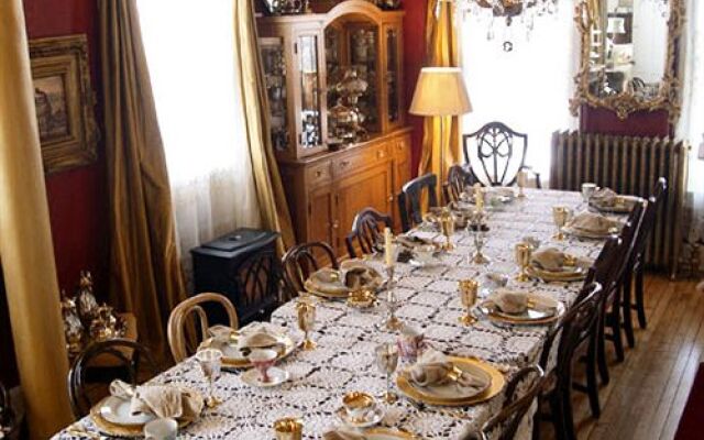 Old Victorian Farmhouse Bed and Breakfast