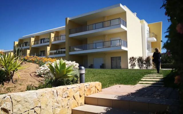 #010 Jardins Marina Holidays Flat with Shared Pool