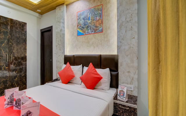 OYO 11915 Varcity Park