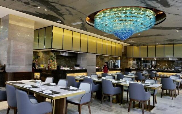 Yibin Celebrity City Hotel