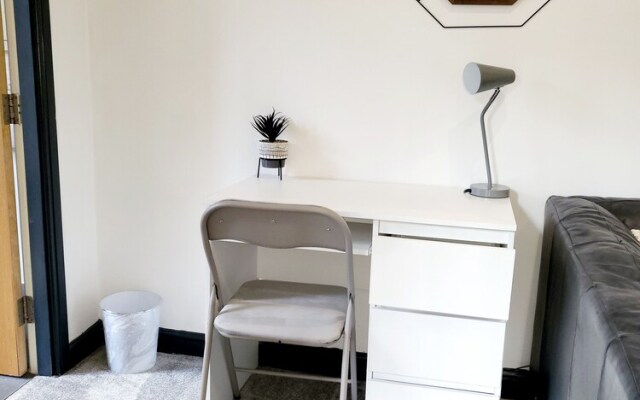 Remarkable 2-bed Apartment in Huddersfield