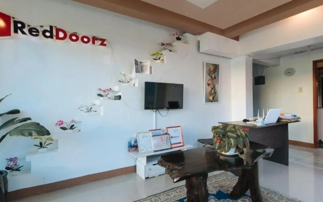 RedDoorz Plus near Municipality of Luisiana Laguna