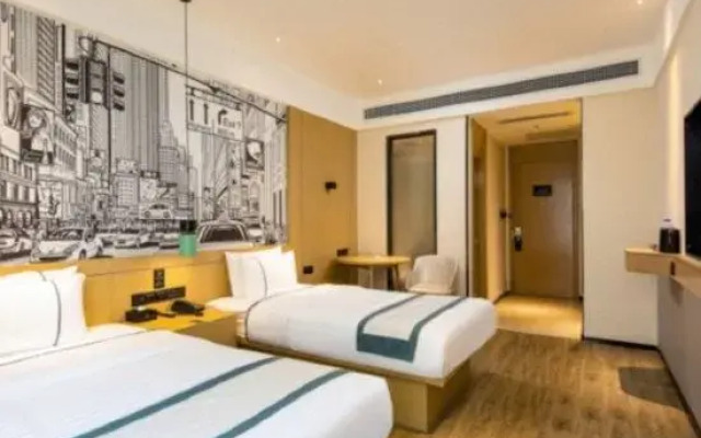 Jiaxing Haiyan Xiaoyu Business Hotel