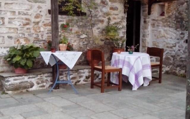 Traditional Guest Home Dimou