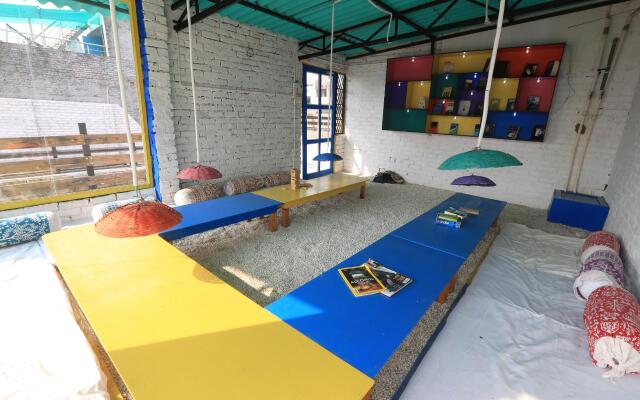 HosteLaVie Varanasi
