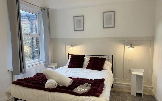 Stunning Flat Near Stratford Shopping Centre