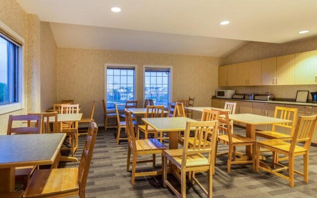 Canadas Best Value Inn Chinook Station