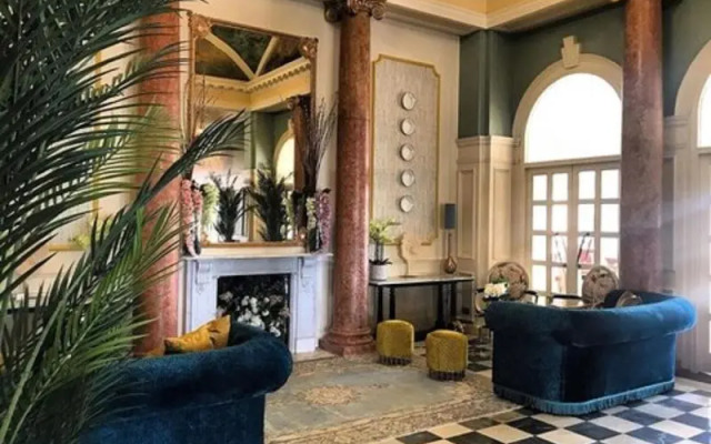 Queen s Hotel