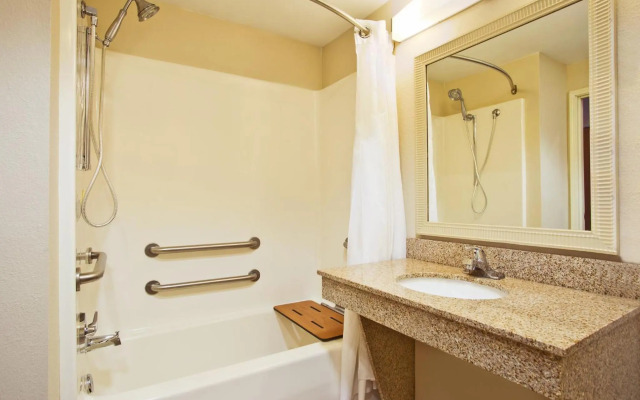 Holiday Inn Express Hotel & Suites Columbus-Groveport by IHG