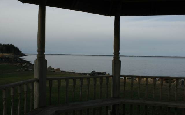 Amherst Shore Country Inn