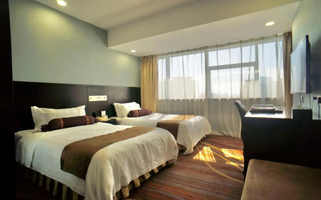 Skyline Plaza Hotel