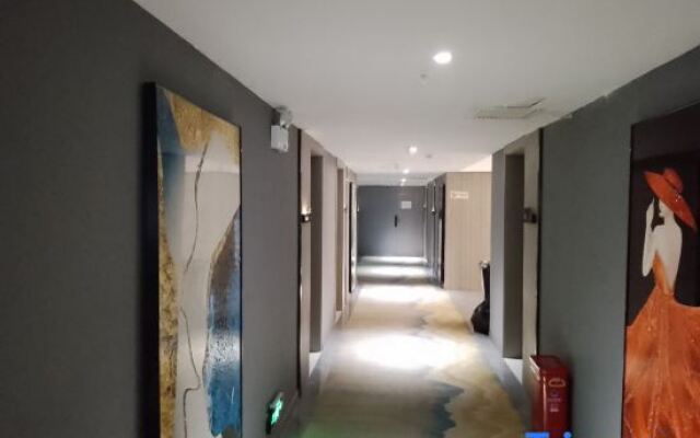 Tiancheng Hotel (Huaxi Biancheng Building)