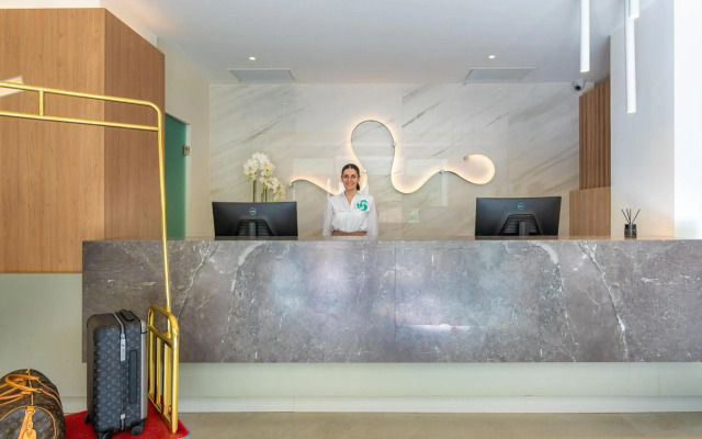 Ammon Zeus Luxury Beach Hotel