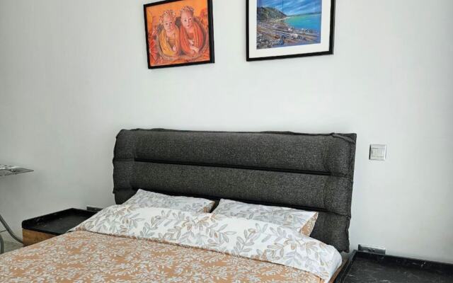 Serene Three-bedroom Retreat in Unforgettable Setting