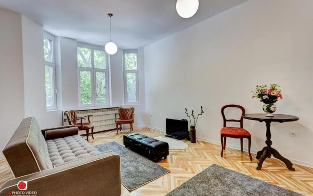 Class Vintage Apartment