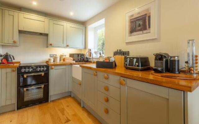 6 Sandy Lane
