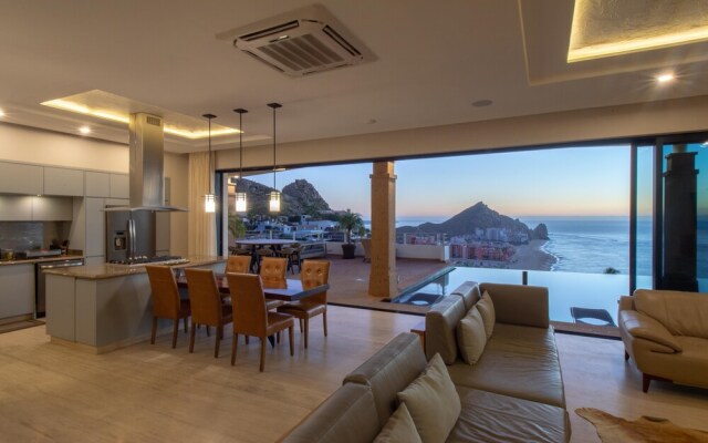 Great Cabo Location for Large Group at Villa Jade de Law