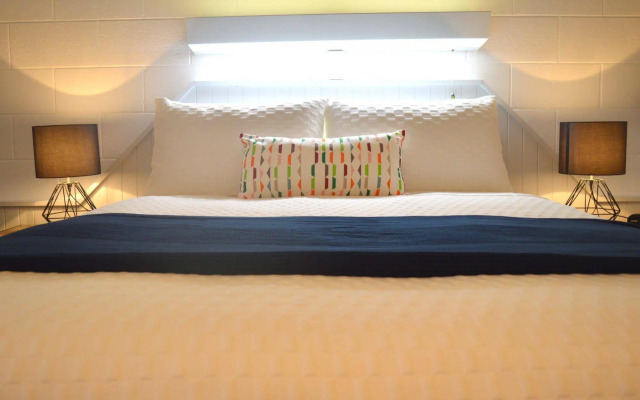 Penguin Seaside Motel