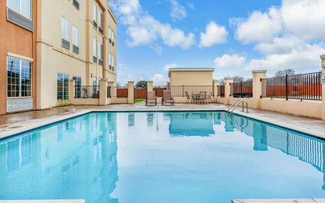 La Quinta Inn & Suites by Wyndham Luling