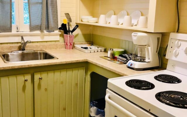 Green Gables Bungalow Court