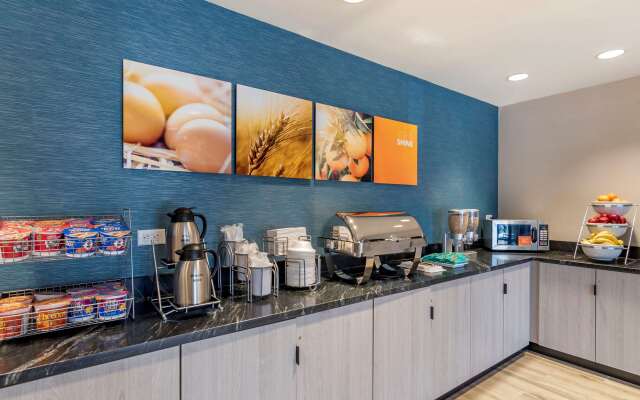 Comfort Suites Grandview - Kansas City