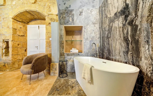 Room-ta Karmenu - An 800 Year old Modern