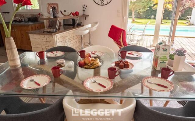 Beautiful Louisiana villa sleeps 6 with pool