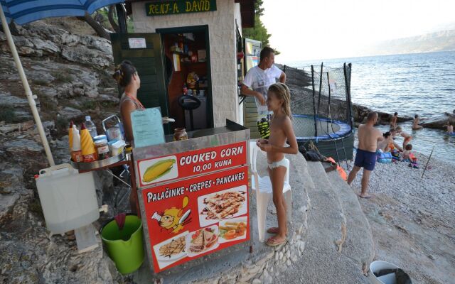 Studio apartment Suzane - terrace and sea view SA-Iris Postira, Island Brac