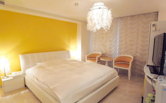 V Hotel - Adults Only