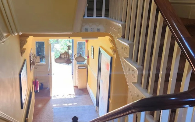 OYO Cornerstone Manor Hotel