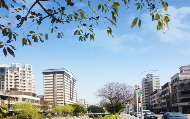 Aeris International Hotel