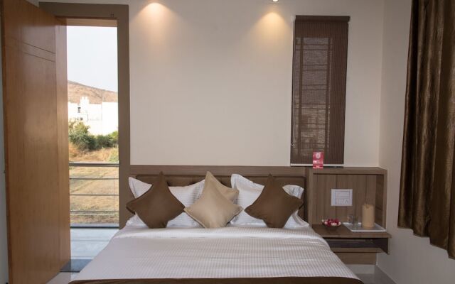 OYO 13273 Home Luxury Stay Airport Road
