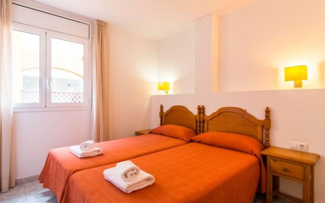 Alluring Apartment in Empuriabrava With Swimming Pool