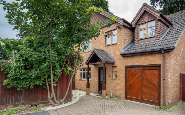 Maidenhead  Pet Friendly  4 Bed House