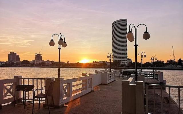 Royal Riverside Villa River View Suite