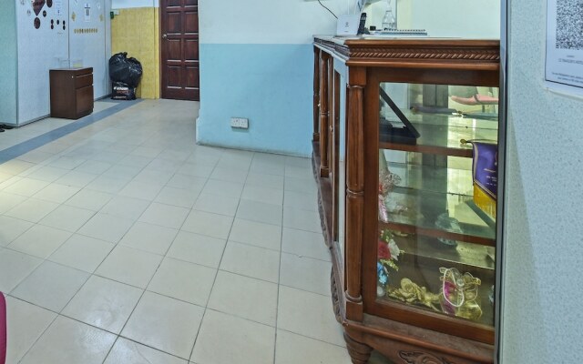 OYO 90441 Cz Traveler's Hotel