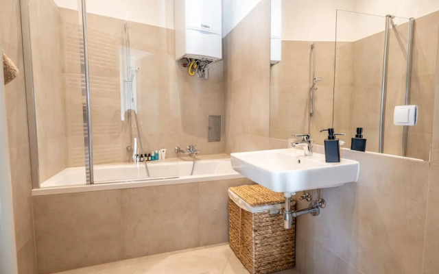 Rochus Stylish Stays