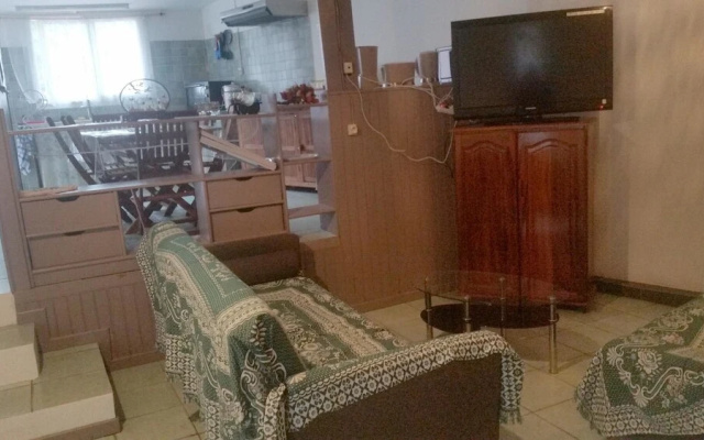 House With 2 Bedrooms in Petite-île, With Wonderful sea View, Furnishe - фото 4