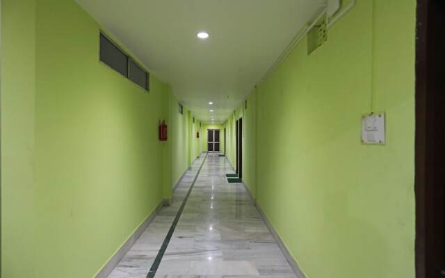 Oyo 28355 Hotel Raj Mahal