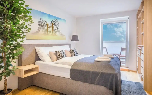 WaltzCo City Apartment near U1 & Center