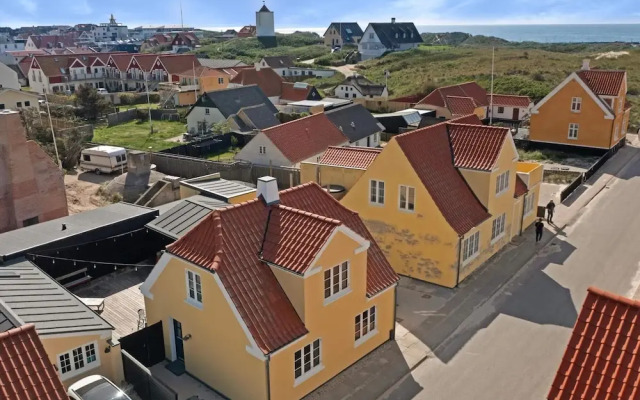 Centrally-located Retreat in Lokken