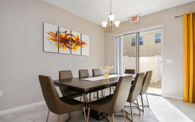 Four Bedrooms Townhome 5122