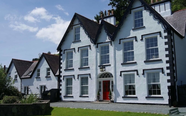 Coed Mawr Hall