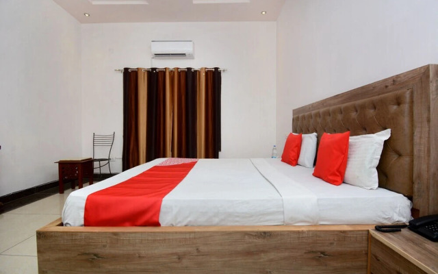 D S Royal Guest House b y OYO Rooms