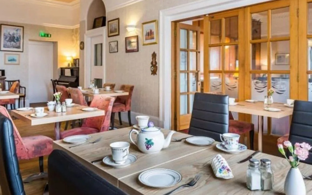 Corrie Hotel