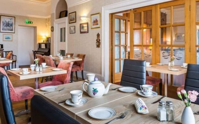 Corrie Hotel