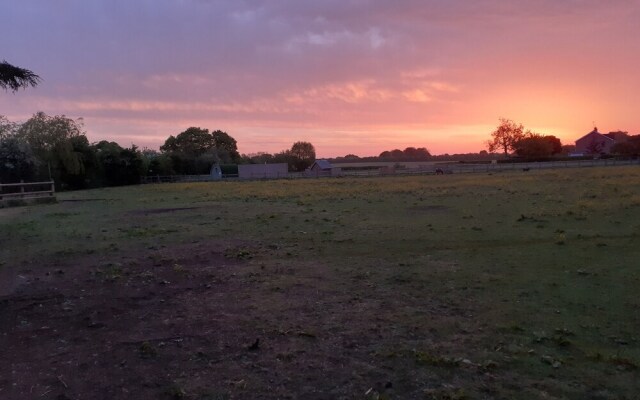 Glamping in Wiltshire the Green Knoll is a Charm