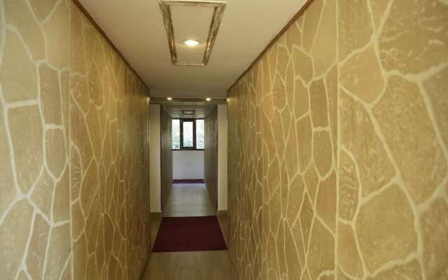 Itsy Hotels Crystal Palace Shimla With Valley View