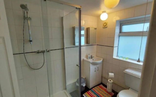 Gilling Villa Remarkable 4-bed House in Gillingham