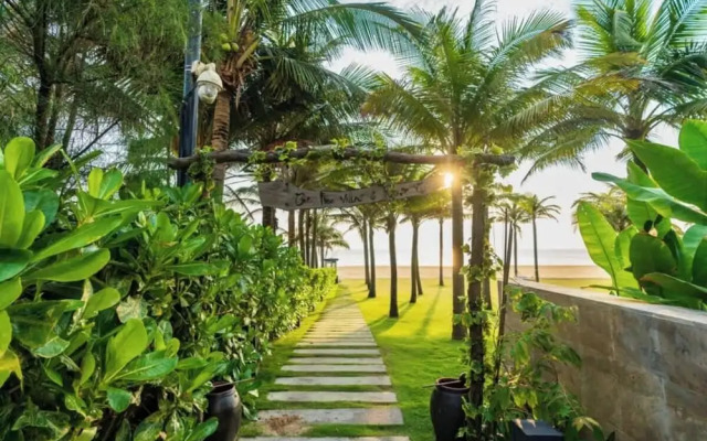 Family Paradise: Where Memories Bloom by the Sea
